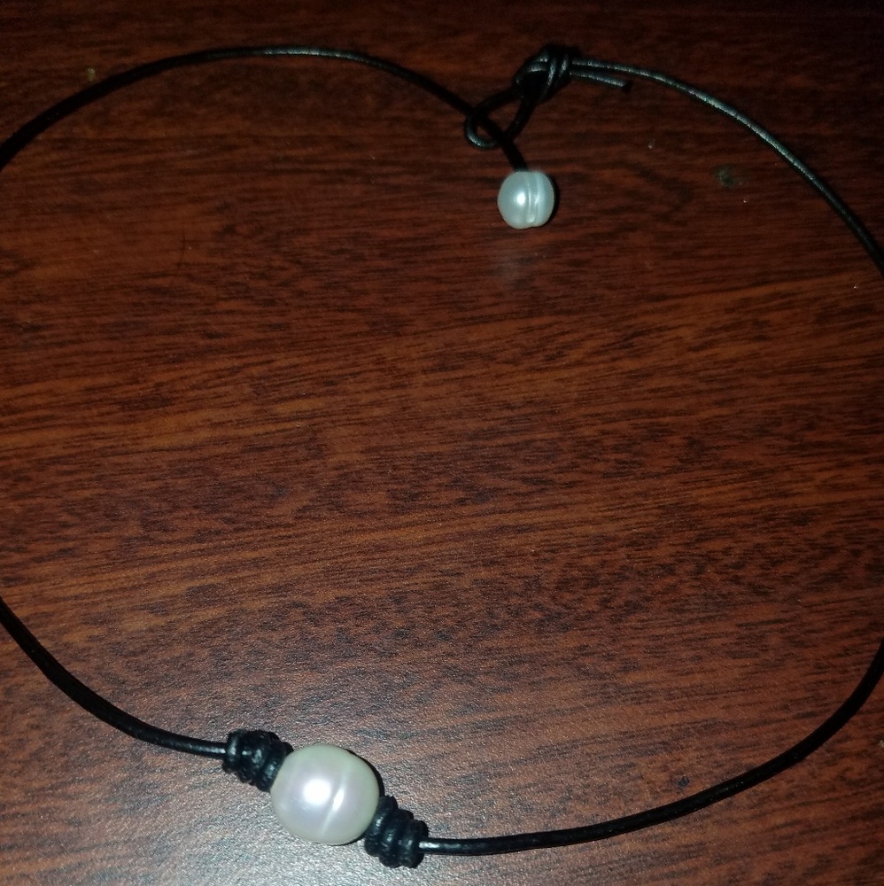 White pearl necklace with black leather